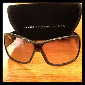 Black Marc Jacobs sunnies